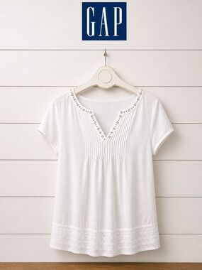 GAP – Y2K white embroidered blouse – Size XS